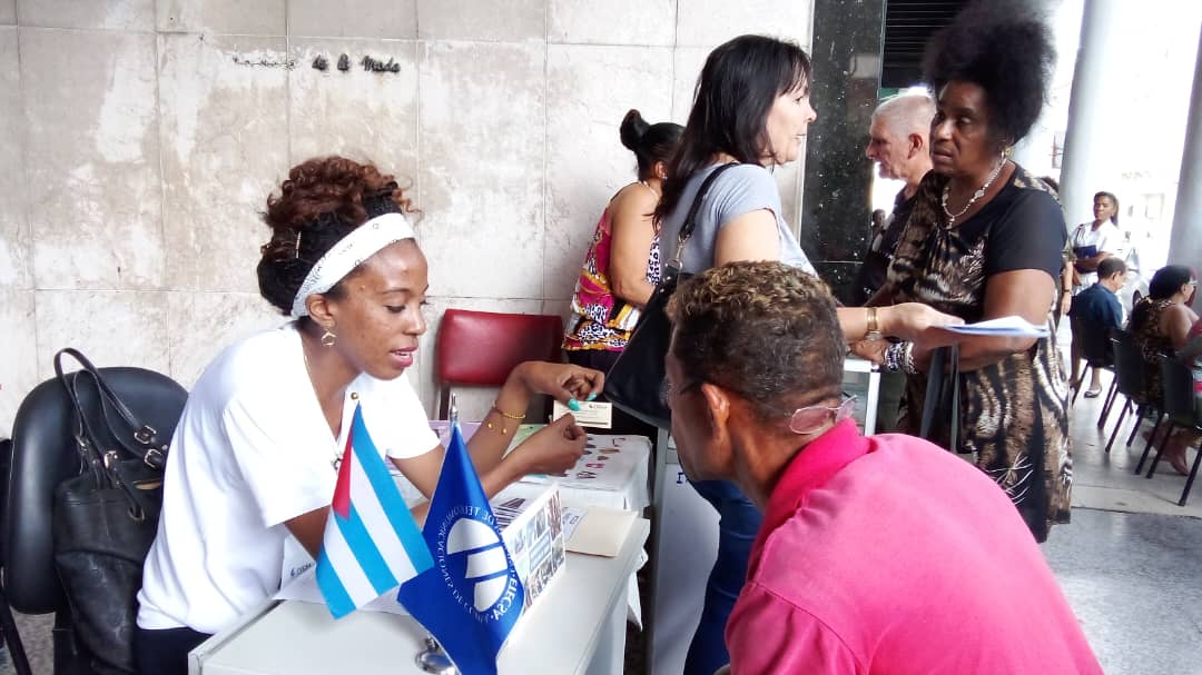 Con presencia en la #FeriaNacionalDeEmpleo en el país, está presente la #Dvpe, en el municipio Centro Habana.
El objetivo es reclutar #obreros, #técnicos y #profesionales, en diferentes especialidades.
@ETECSA_Cuba