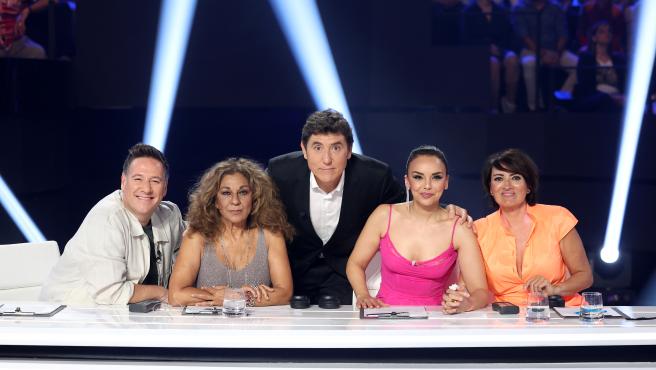 #Aquí están los #5magnífic@s    @Carlos_Latre    @silviabril #sustituyendo @AngelLlacer (#alcualdeseamos1prontarecuperacióm) @Chenoa #ymisadmirad@s @sarandonga55 & @Fuentes_Manel #TCMS5 @TuCaraMSuena #Empezamooos!!! 
📷 #Nuestro @JoseIrunFoto