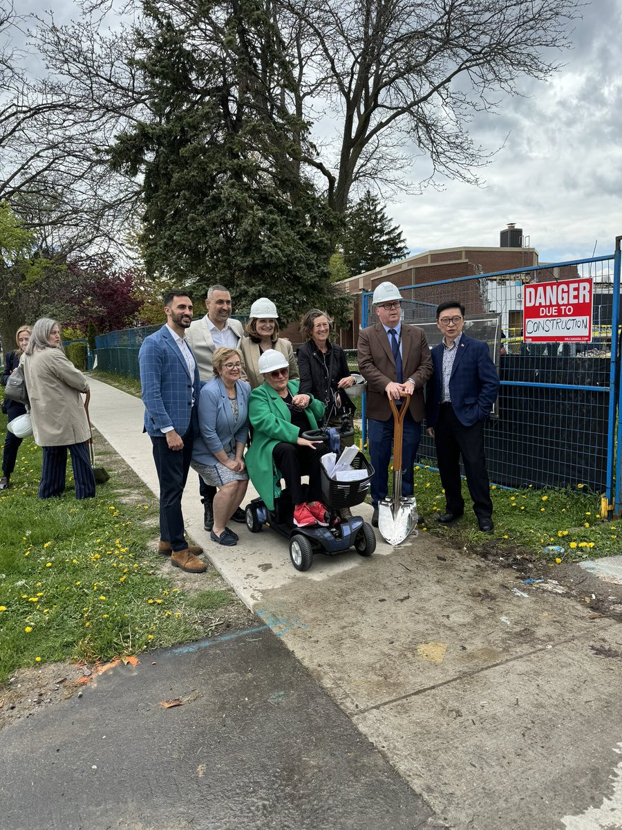 Today, as a @reginamundices parent & former @DanteAcademy student, I had the pleasure of attending our school blessing & groundbreaking of the new school. It was truly beautiful and memorable. A heartfelt TY to @Sflecce @TCDSBdirector, @RobinMartinPC, @mariarizzo & @campbes03
