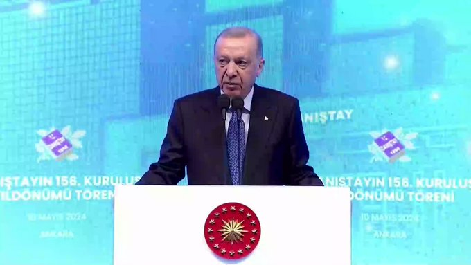 Cumhurbaşkanımız Sn. Recep Tayyip Erdoğan: '27 Mayıs darbecilerinin, gerçek bir mahkemeden ziyade kötü bir tiyatroyu andıran Yassı Ada’da işledikleri hukuk katliamlarını unutmuyoruz.'
