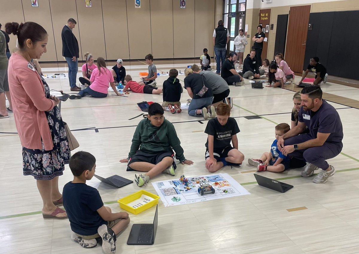 Today we had our first ever Robotics Showcase! We had 15 projects set up for parents to view in the gym; the projects were also all submitted to a district competition. Thanks to @IsupportNEF we received a grant this year that helped make this happen! #nisdit @ReneEgle