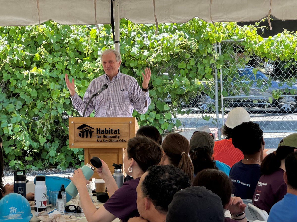 I joined @HabitatEBSV to hear updates on the Esperanza Place housing project and discuss the work I’m doing in Congress to meet the need for more affordable housing in our community.