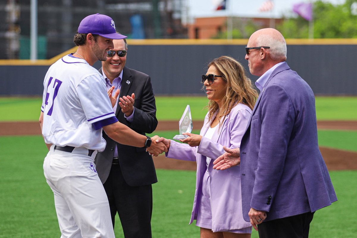 TarletonBase's tweet photo. It was a privilege to honor Matt Haley with the Leadership in Athletics Award! 🏅💜

Thank you to @TarletonPrez ,  @STEVEURYASZ , and @TarletonVPSES for presenting Matt’s award! https://t.co/2w8SMUFh8P