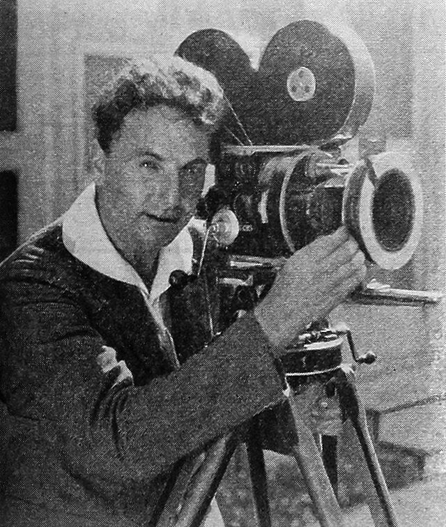 Hal Mohr, American cinematographer responsible for The Jazz Singer (1927); Phantom of the Opera (1943); and 80 other films, dies in Santa Monica, California. He was 79.