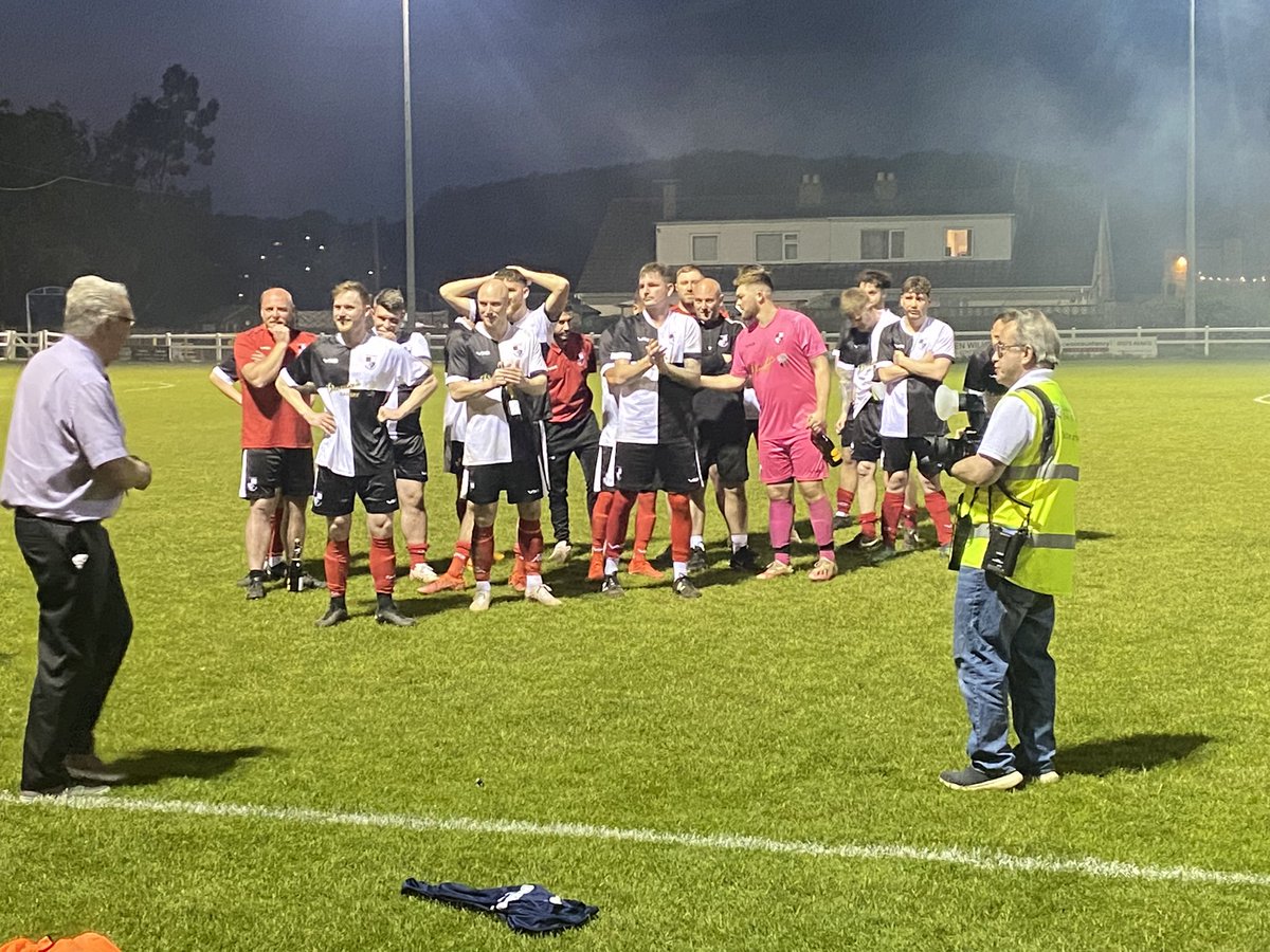 🧨TREBLE WINNERS 🏆
 @MalletFc pick up there 3rd cup of the season with a 4-3 penalty shootout win against meadow rangers in the Clark cup.

#Towncalledmallet 

⚫️⚪️⚽️🏆