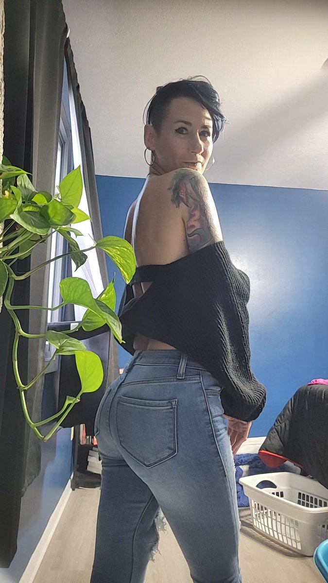 Tatted_pixie_ma's tweet photo. Time for dinner, always choose easy access!
#easyoneasyoff #Pixie #birthdaydinner #milf #anothertriparoundthesun #tattedmom #piercedmom #hotmom #mombod #naturalme #bluehair #dontworryitcomesoff #inlyfans #contentcreator #onlyfanscreator #Sugar #Sleeptoken https://t.co/T3XFL601ni