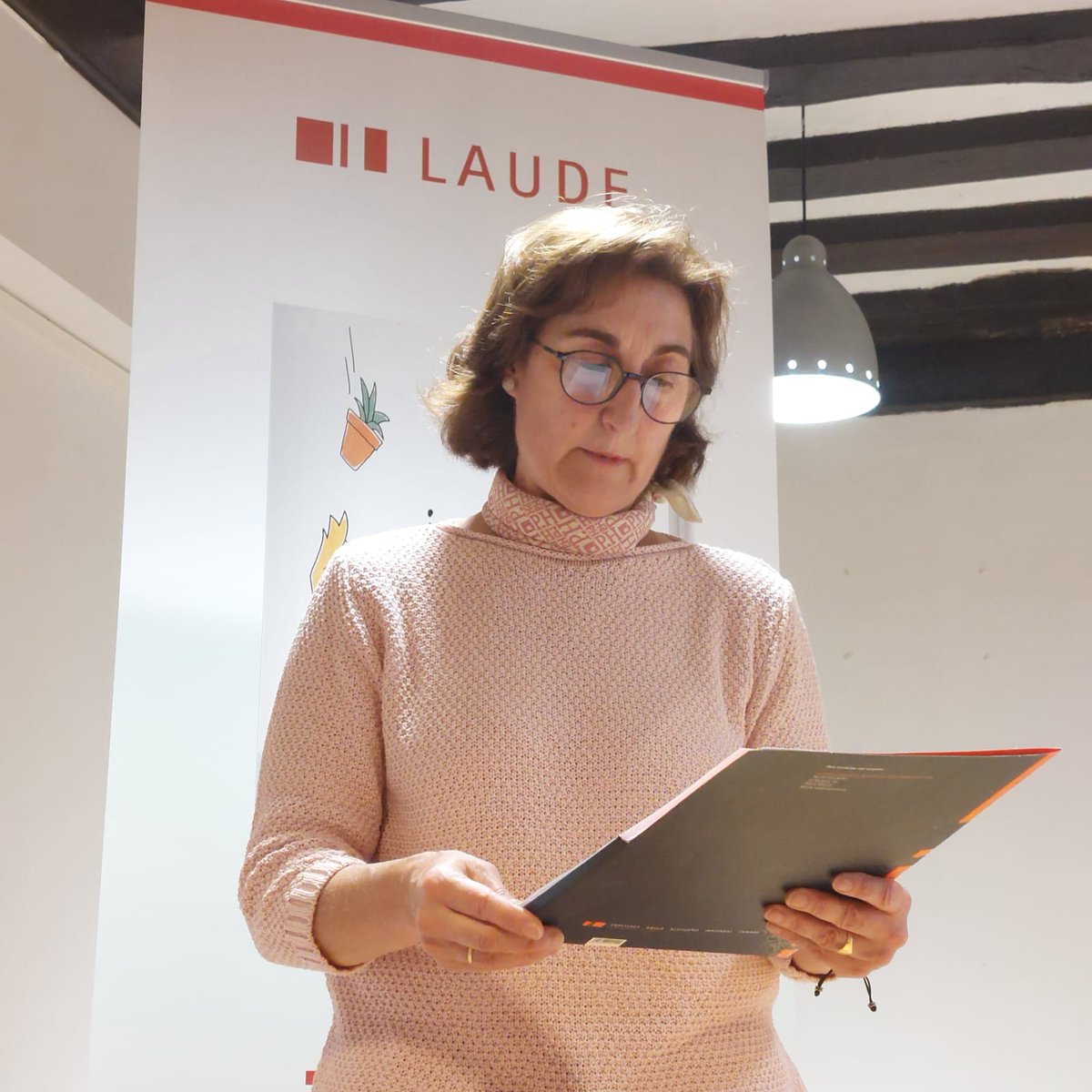 Ediciones Laude (@laude_ediciones) on Twitter photo #GaleríadeImágenes|<a href="/alvaro_fraile/">álvaro fraile</a> presenta 2 títulos de la serie «Acentos, polinomios y otros malentendidos»: "¡cuidado!" y "¡espera!" en la casa de la lectura de Segovia
Han intervenido Marisa Lázaro (delegada de enseñanza de la <a href="/DiocesisSegovia/">Diócesis de Segovia</a>), Eva Peñafiel y el propio autor #GaleríadeImágenes|<a href="/alvaro_fraile/">álvaro fraile</a> presenta 2 títulos de la serie «Acentos, polinomios y otros malentendidos»: "¡cuidado!" y "¡espera!" en la casa de la lectura de Segovia
Han intervenido Marisa Lázaro (delegada de enseñanza de la <a href="/DiocesisSegovia/">Diócesis de Segovia</a>), Eva Peñafiel y el propio autor