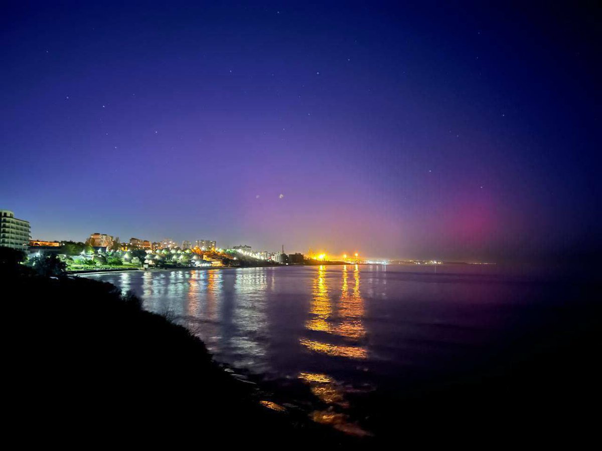 saintjavelin's tweet image. The Northern Lights were visible in Kharkiv, Donetsk, and Dnipropetrovsk regions. What a beauty 🌌