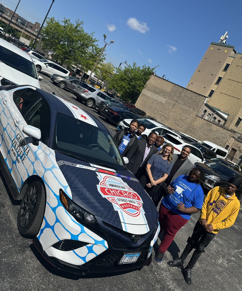 adasmckinley's tweet photo. THANK YOU to @NASCAR and @ Chicago Street Race and BlueCross BlueShield of Illinois for their leadership and support today as we focused on #DrivingAccess to mental health initiatives. Both teams joined us for a morning of volunteering and philanthropy. #DrivingAccess https://t.co/zIVHr5ek6t