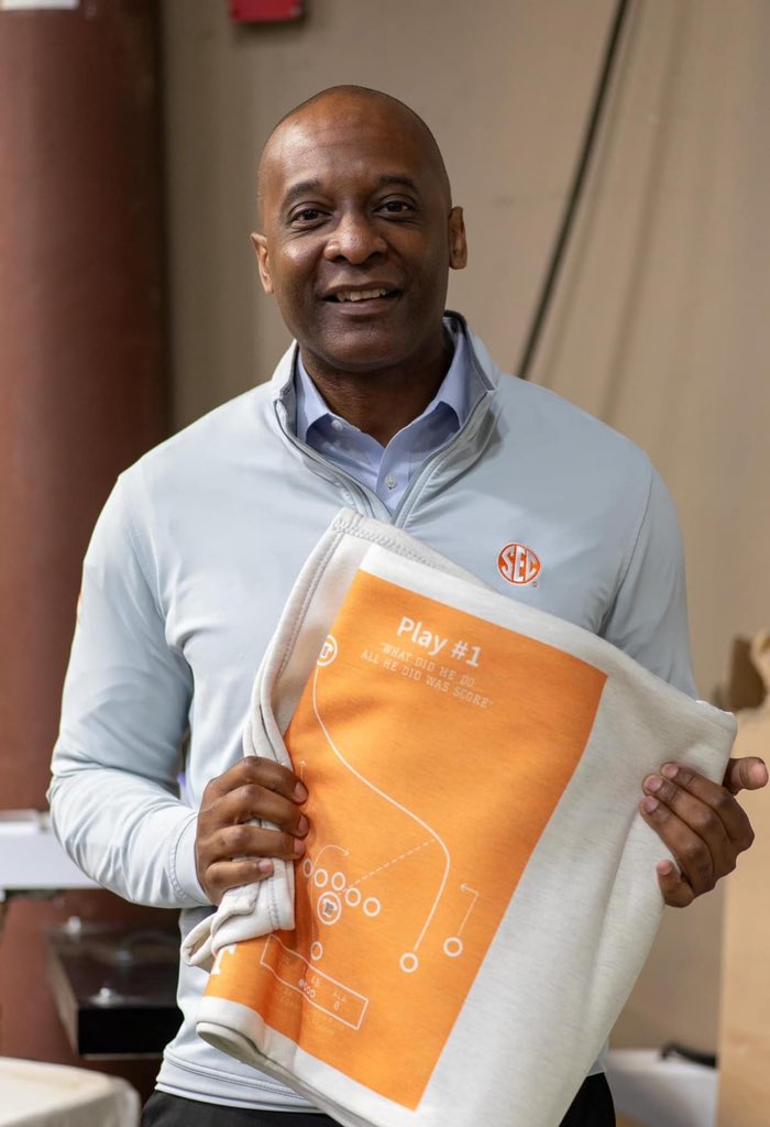 joeykent's tweet photo. The Sublimated Sweatshirt Blanket is soft and oversized, just like your favorite sweatshirt. It's made of machine washable high quality, heavyweight sweatshirt fabric, and features a large, color-washed, vintage-style sublimated team logo. https://t.co/VDhNasVqcY
@logobrandsinc https://t.co/CA5MvkWbFA