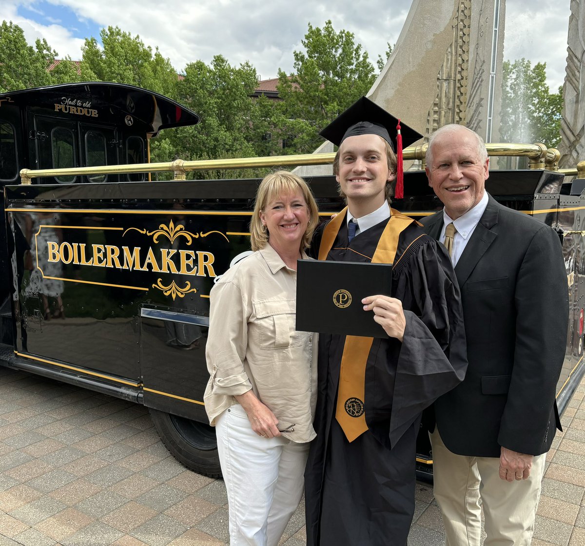 Proud to say TJ Freeby, the last of the Freeby children, has graduated from @LifeAtPurdue! A glorious day!