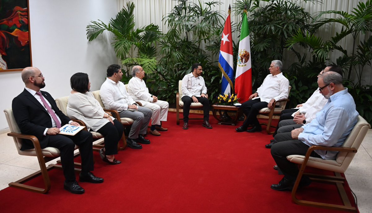 Presidente @DiazCanelB se reunió con @zoerobledo Director General del Instituto Mexicano de Seguridad Social. Ambos intercambiaron sobre las posibilidades de cooperación existentes entre #Cuba y #México en el sector de la salud.