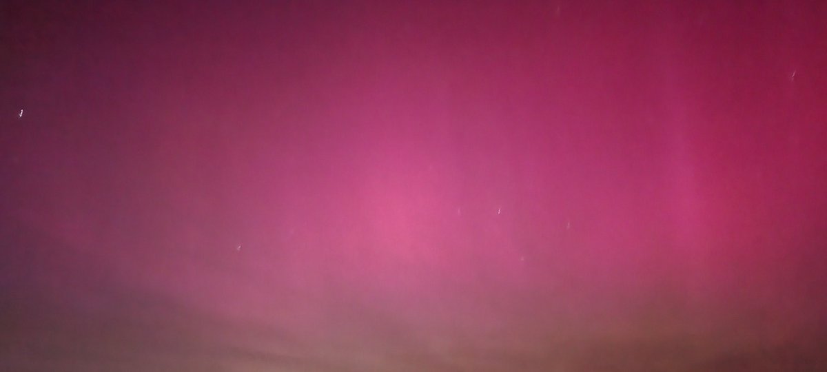Goedenavond dit is echt #gaaf om het #noorderlicht in #zuidduitsland te zien nabij #breisachamrhein  ook met #bloteoog te zien @Weerplaza @BuienRadarNL @helgavanleur @weermanreinier @WetterOnline @wetter #aurora @StormHour #binnenvaart voordeel van #nachtdienst