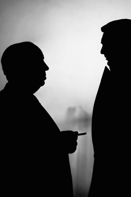 #OldHollywood #Noir “Ogni uomo è un criminale senza saperlo”. __Albert Camus 📸 Nigel Korrand - SIlhouettes di Alfred Hitchcock e Cary Grant sul set di ‘Notorious’, 1946