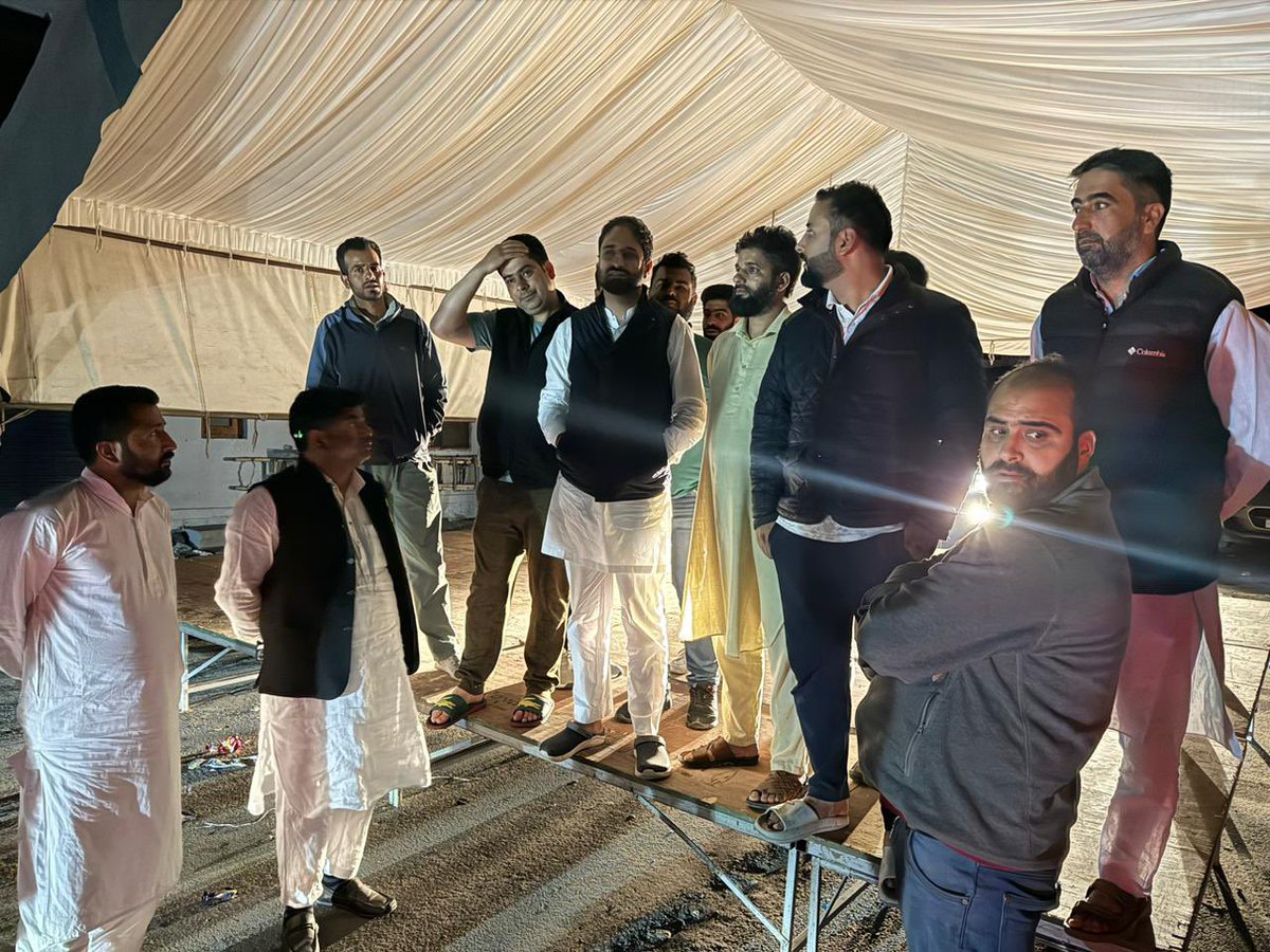 A late night visit to encourage our youth associates working hard at the venue of our Jalsa at Dargah, #Hazratbal. May Allah bless them.