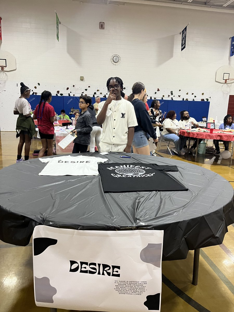 Junior Career Fair was a huge success!!! @RonaldCGroomes did an incredible job coordinating this experience for our students. Check out those student entrepreneurs representing B6!!! @bayside6campus @VBTitleI @vbschools #vblms