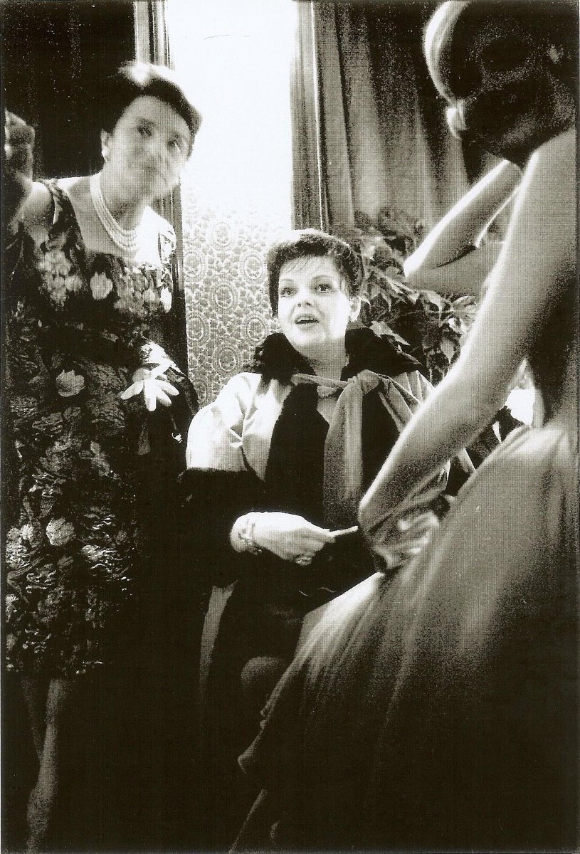 So chic. #JudyGarland in Paris. 1960.