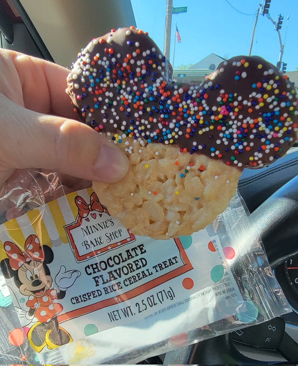 The cutest baby donuts! Thank you so much for all the teacher appreciation love this week! 🥰 so many fun goodies! #TeachersAppreciationWeek <a href="/ClardyElemNKC/">Clardy Elementary</a>