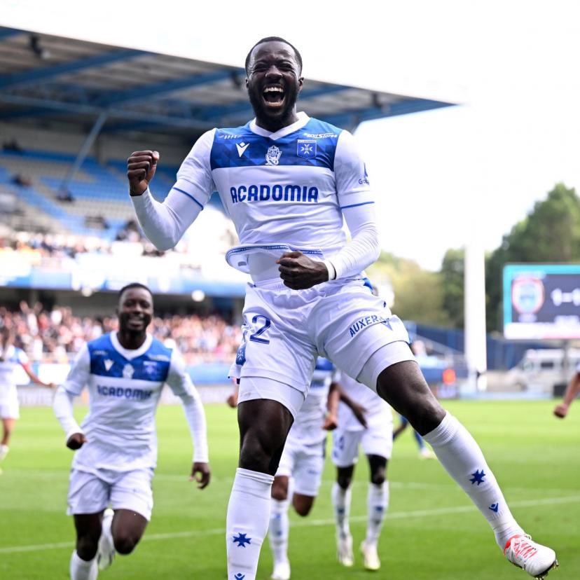 🇬🇭 Gideon Mensah and Elisha Owusu will be back in Ligue 1 next season after Auxerre won the Ligue 2 title this evening.