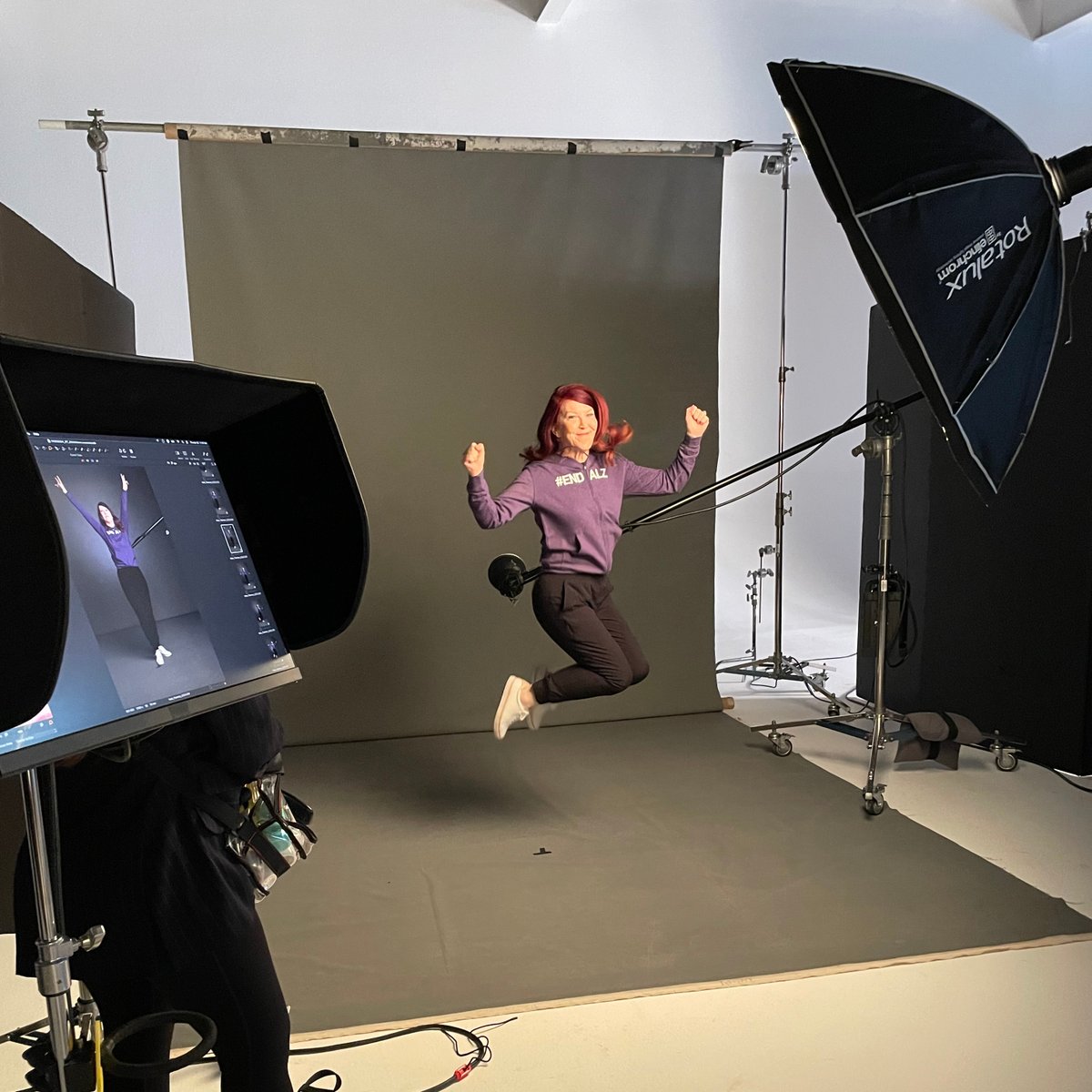 #TheOffice star @KateFlannery is taking the fight to end Alzheimer’s to new heights! Thank you, Kate, for joining us at this year’s #ENDALZ Celebrity Champion photo shoot to raise awareness in honor of your godmother.