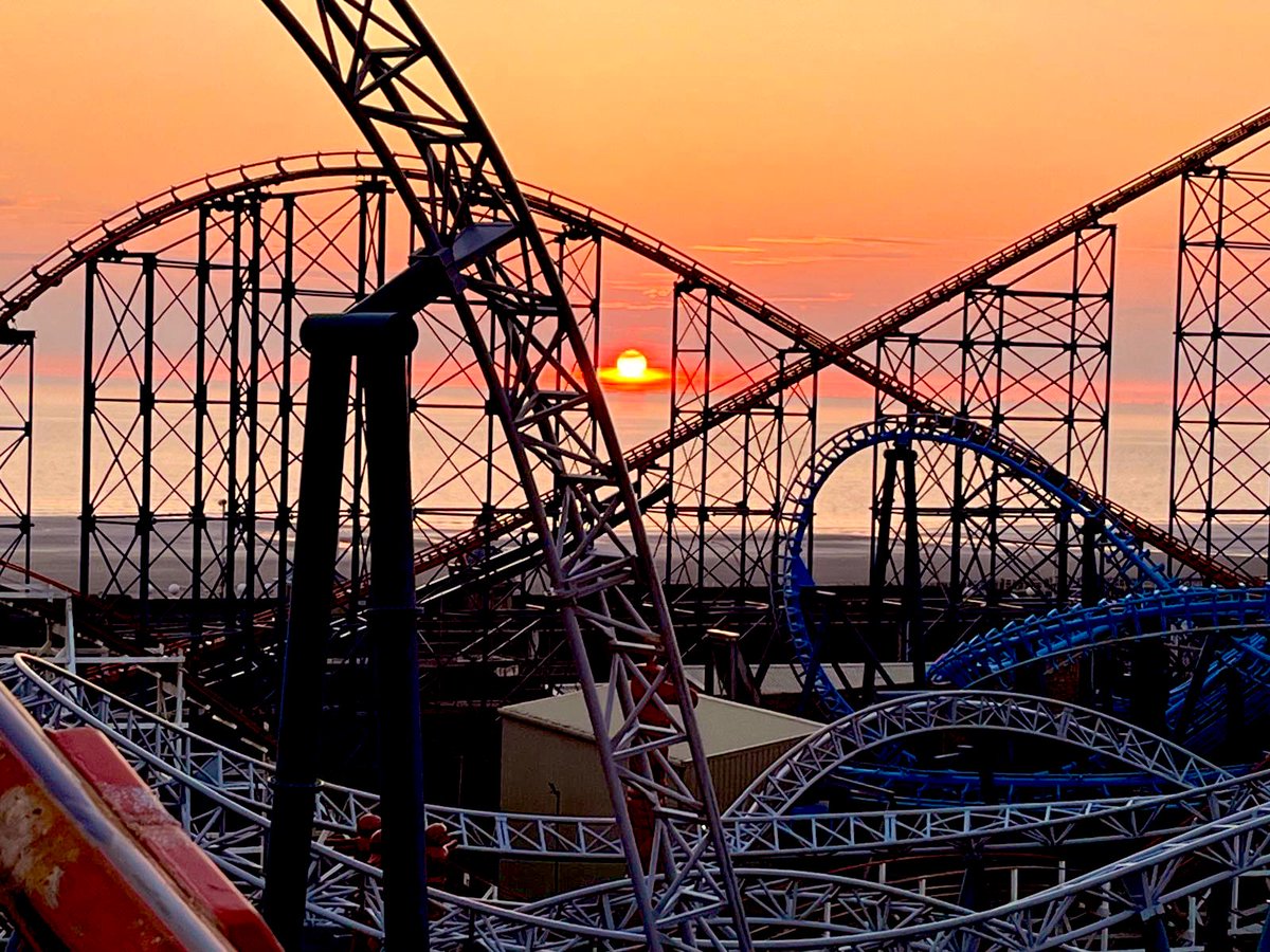Rollercoaster sunsets are the best 
#WalkTheBigOne @Pleasure_Beach