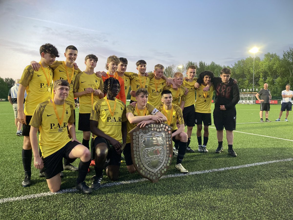 Congratulations to King Ecgberts on their 2024 Clegg Shield Final win .. 3-0 winners over an excellent Meadowhead … a great game fantastically officiated by Tom Holloway . Brilliant from @sfs_sports to keep the clegg shield going 👏👏 Proud to host 🤝