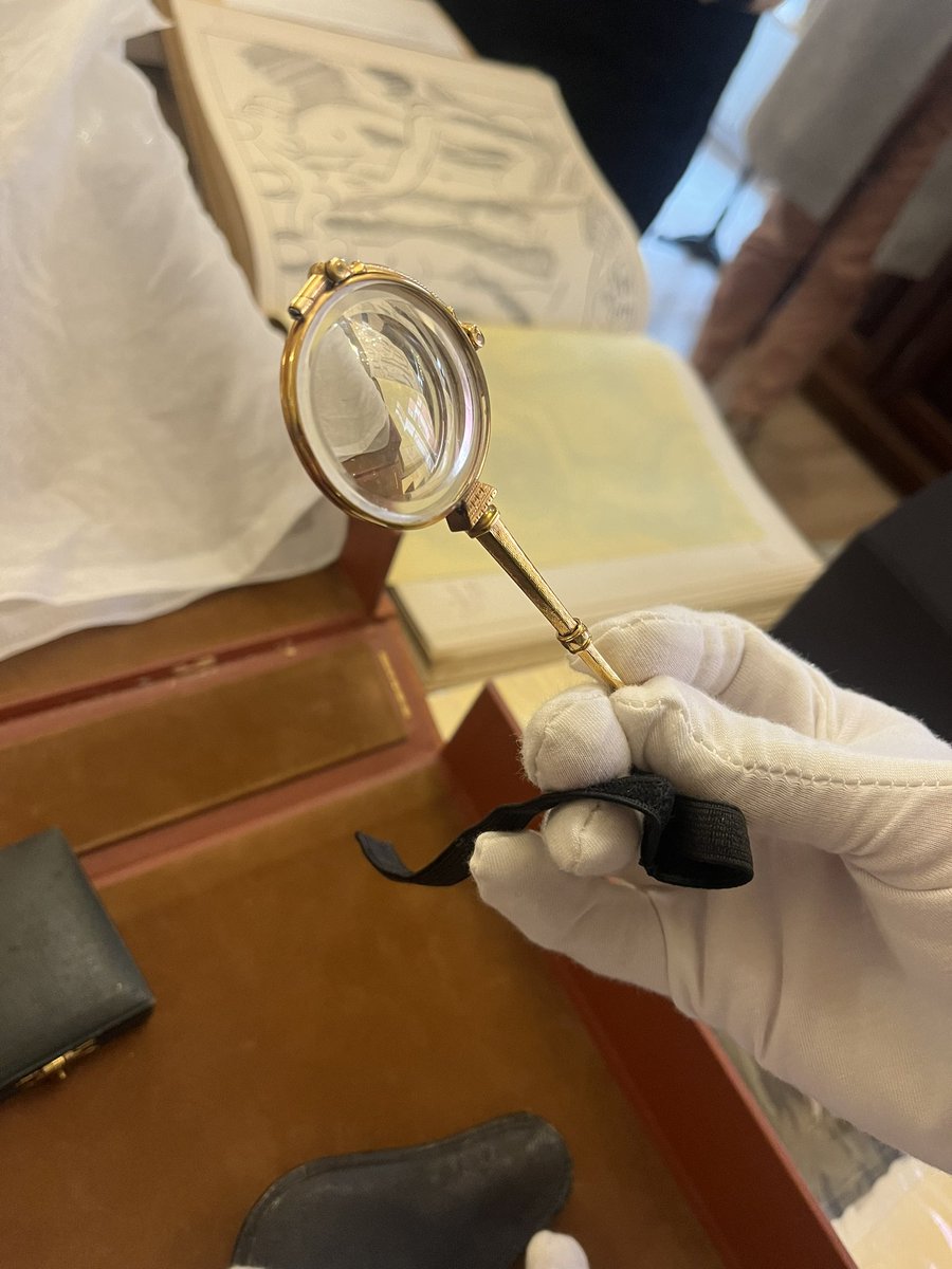 florNEWS's tweet photo. Got to see these precious James Joyce artefacts earlier this week at the Princess Grace Irish Library in Monaco. A recent loan from @MichaelFlatley to the @PrincessGraceI2 - a wonderful oasis of Irish culture! #latelate #flatley @RTELateLateShow #PGIL https://t.co/lYsGAQhAzQ