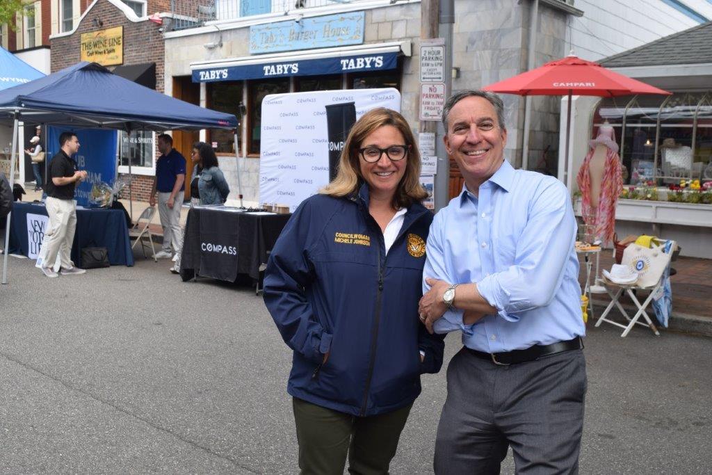 Did you say music and food trucks? Sign me up! I had such a blast at Oyster Bay Day! I was pleased to see so many community members enjoying the festivities! Thank you to Oyster Bay Town Supervisor @JosephSaladino9 & members of the Town Board for putting together a great day!