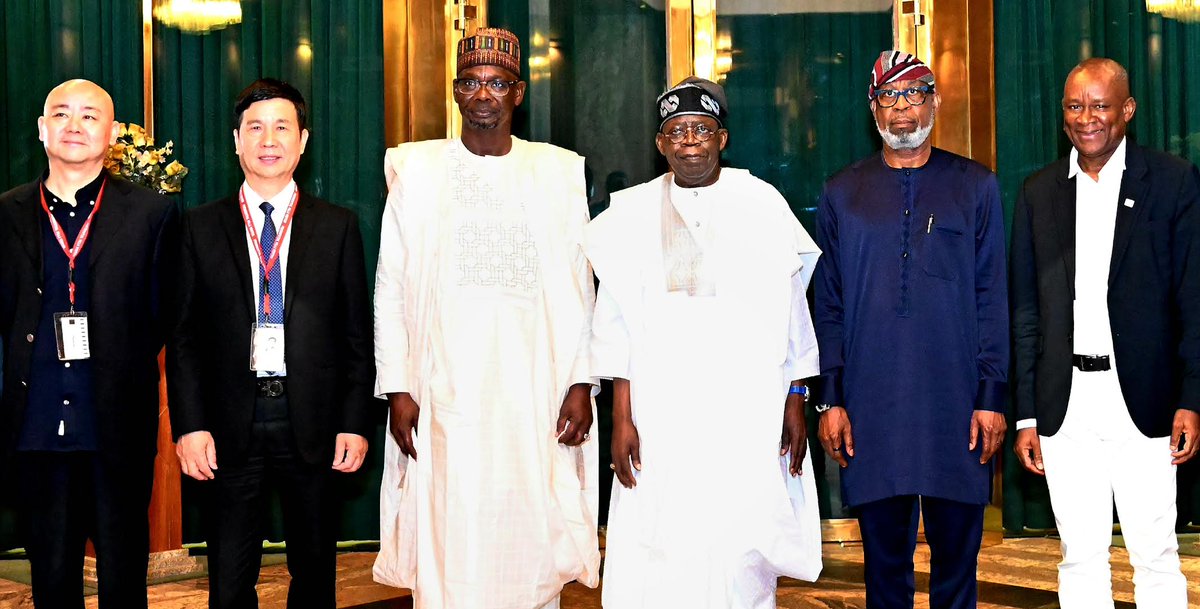 Tinubu receives Chinese investors who opened 4000 metric tonnes a day Lithium ore processing plant in Nasarawa state President Bola Tinubu has commended the inauguration of Nigeria's largest lithium ore processing plant in Lafia, Nasarawa State, hailing it as a clear indication…