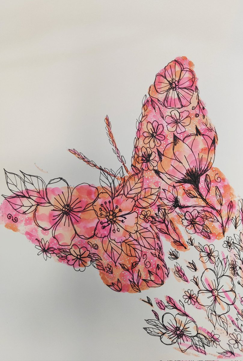 Peachy butterfly! #art #artist #artwork #draw #drawing #liner #fineliner #pretty #artwork #watercolour #painting #butterfly #flowers #floral