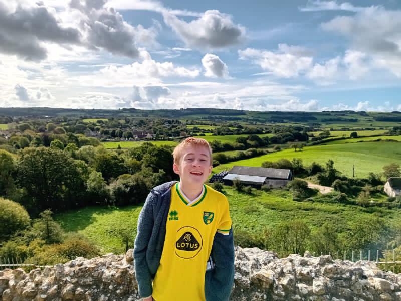 One of our own, Shaun Colvin, tragically passed away recently. Shaun had his life taken by a brain tumour & was just 13 years old. Let’s have an applause in his memory on the 13th minute. 👏🏼 @SiColvin123 (his Dad) would really appreciate it. Please share. 💛 #NCFC | #LUFC