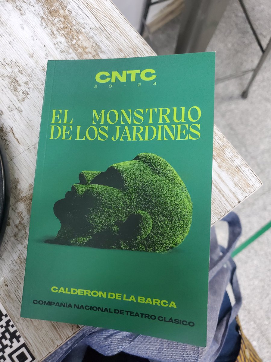 Qué maravilla, qué sorpresa, qué ingenio la representación de El monstruo de los jardines de Calderón y del @TEATROCLASICO en el Teatro de la Comedia. No os la perdàis!