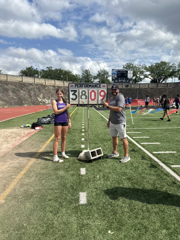 🚨 STATE CHAMP 🚨

Bella Goode (SO.) brings the gold back to Sharpsburg winning the GHSA state championship in the 4A girls triple jump. Way to go Bella, Coach Weaver, and the whole T&amp;F program! 🥇

🦁🦁🦁 #FearTheRoar