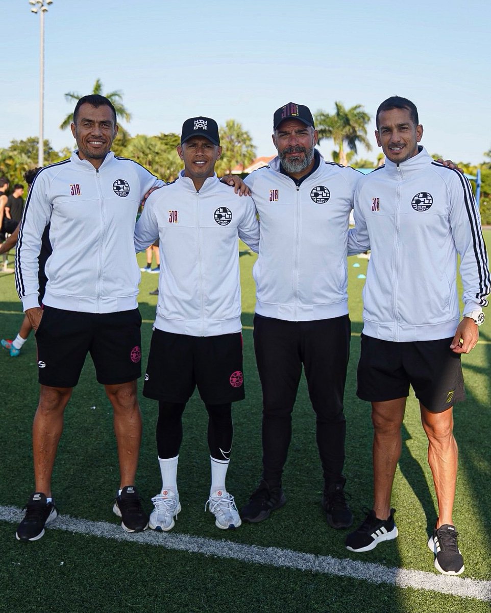 📸 • El cuerpo técnico de @hodlermiamifc no tiene sentido. ¡𝗦𝗢𝗟𝗢 𝗟𝗘𝗬𝗘𝗡𝗗𝗔𝗦! ⚽️🇻🇪