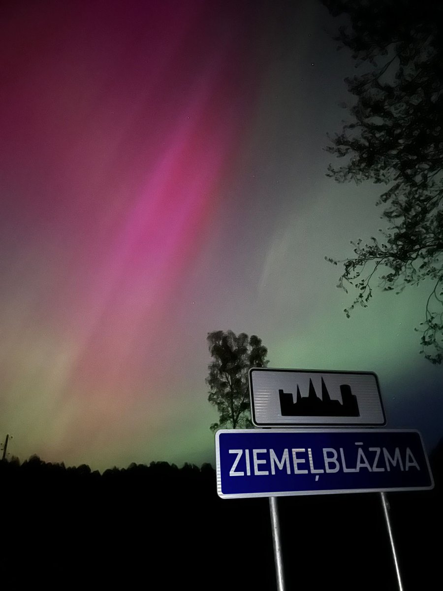 Draugs atsūtīja, ka ārā esot Ziemeļblāzma