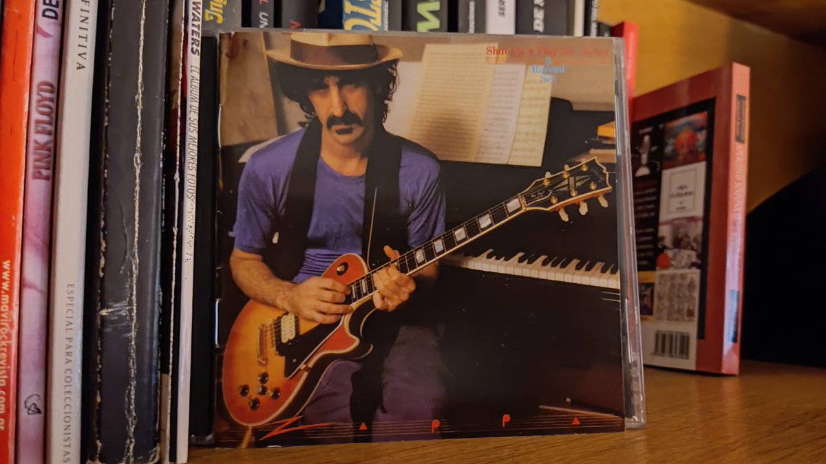 Shut Up 'n Play Yer Guitar es un disco importantísimo. 'Hasta la salida de este disco, sólo unos pocos sabían lo que los fanáticos de Zappa siempre supieron... que FZ puede tocar la guitarra'.
Este disco cumple 43 años.
#FrankZappa