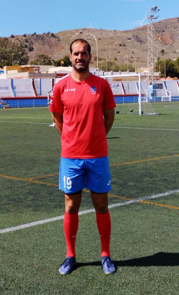 CandidoMtnez's tweet photo. Hoy se viste por última vez de Futbolista mi amigo @antonio_9788 fue bonito conocerte y disfrutar de ti como profesional pero sobre todo como Amigo. Me queda la pena de no poder haberte ayudado mas. agradecido al presidente de la @DeportivaMinera por su confianza. #SeVaElMejor9 https://t.co/IPKG61wDrX