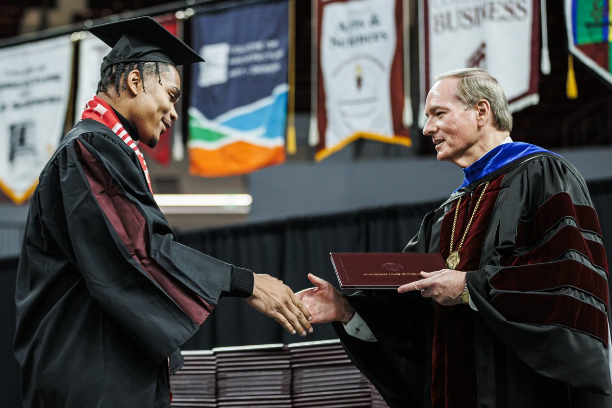 HailStateMBK's tweet photo. We are so proud of everything you have done on and off the court, Shak! 🎓

#StatetoSuccess x #HailState🐶 https://t.co/icmhW8LSFR