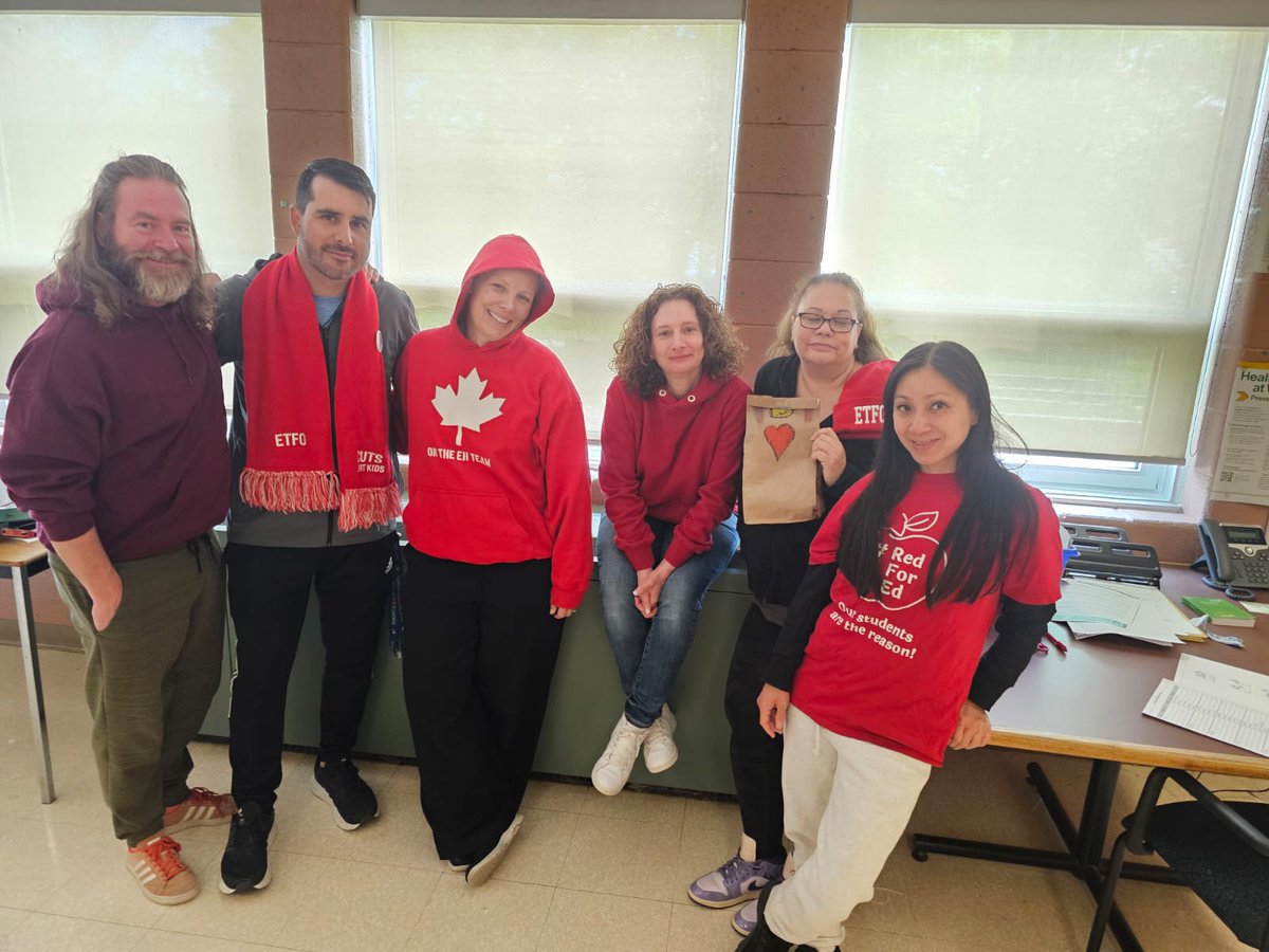 The amazing teachers at White Haven PS are wearing #ETTRedforEd to express their solidarity in our fight for better working conditions & learning conditions. Negotiations resume on Monday! 🍎 @ElemTeachersTO #OntEd #EducationUnafraid