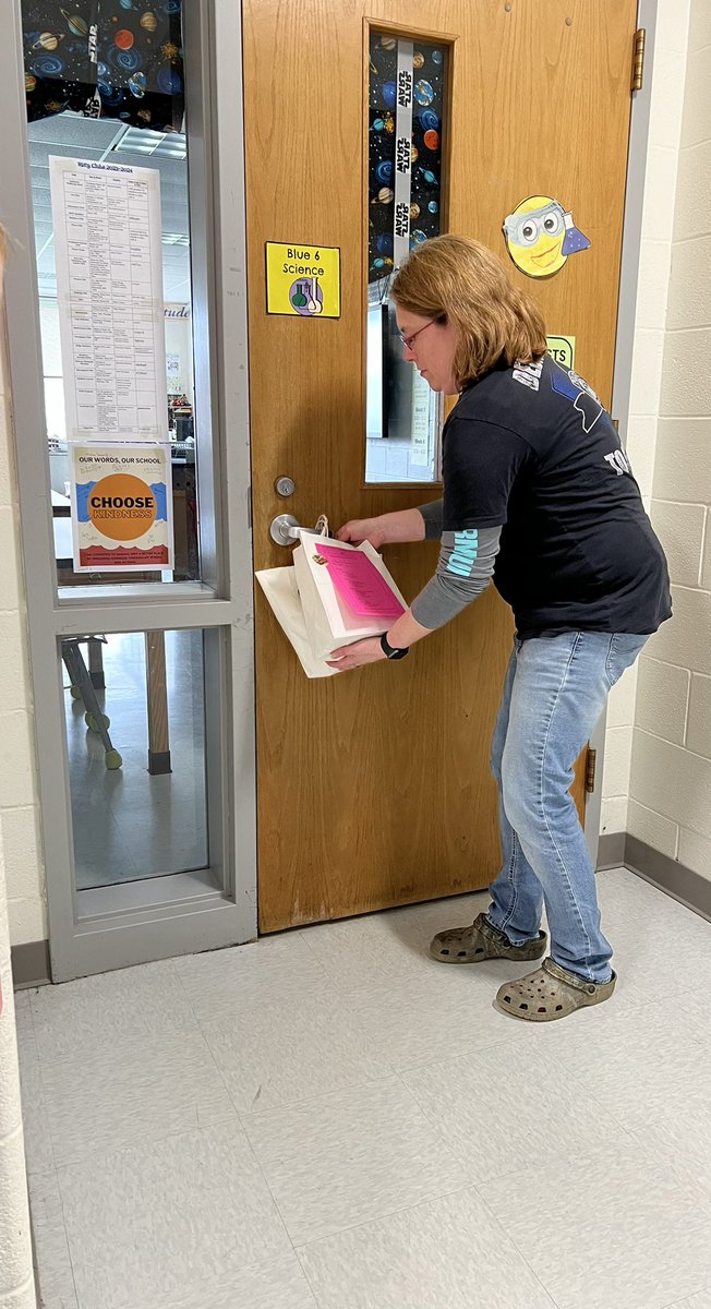 SpryPTSA's tweet photo. For our final day of Staff Appreciation Week we had room service bags waiting for staff as they arrived to school this morning!!☀️
A HUGE Thank you to all the Spry staff for everything they do for all our students every day!!!💙💛 https://t.co/HIROuMvHjQ