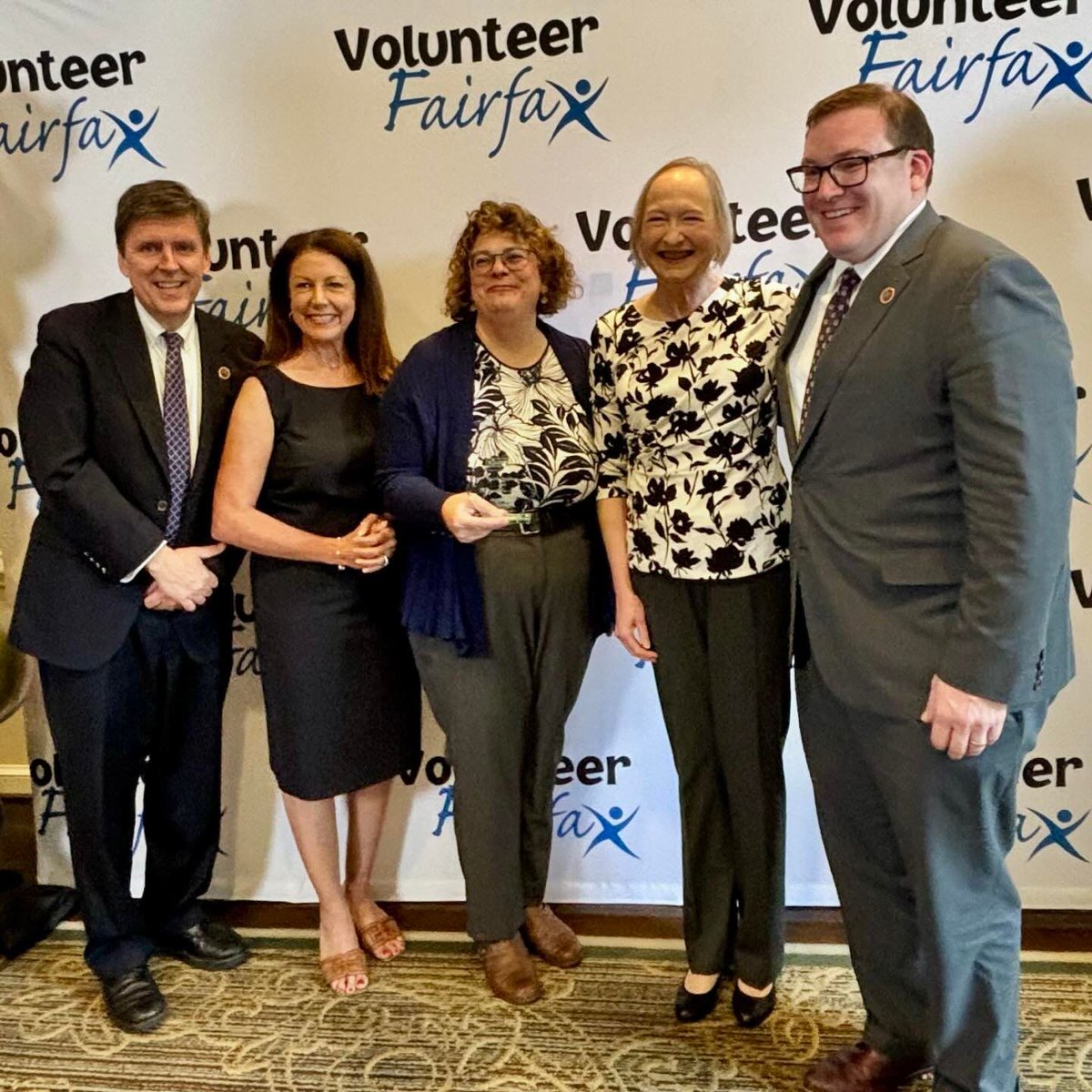 Dr. Eric Goplerud and @FoodforNeighbor were honored with @VolunteerFFX Service Awards for their outstanding work. Food for Neighbors won the program of the year award & recently collected over 25,000 pounds of food for students. Goplerud stands out as an environmental champion.