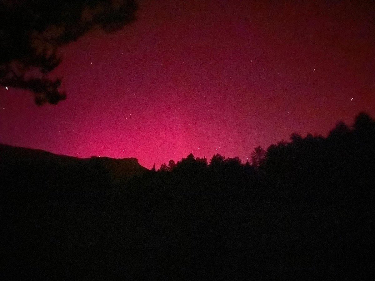 Aurora foto van de schoonouders die in het zuiden van Frankrijk zitten! #noorderlicht #zonnestorm #ruimteweer