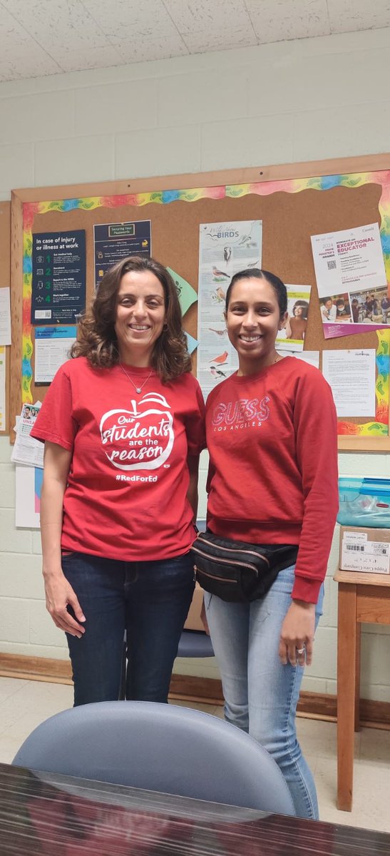 The amazing teachers at North Agincourt JPS are wearing #ETTRedforEd to express their solidarity in our fight for better working conditions & learning conditions. Negotiations resume on Monday! 🍎 @ElemTeachersTO #OntEd #EducationUnafraid