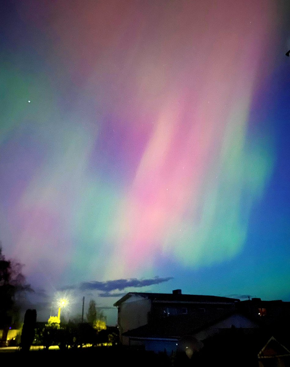 TheFl0orIsLaVa's tweet image. In Estonia too rn🤗