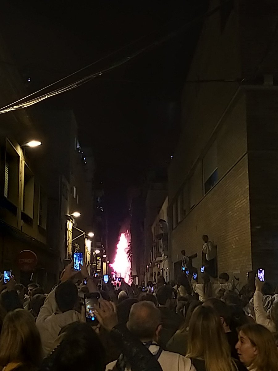 Bona Cremada del Dimoni #Badalona! Moltes gràcies a tothom que ho fa possible any rere any i que us desviviu per mantenir la tradició. Entitats de cultura popular, Comissió de Festes, @bdncom x un seguiment espectacular, @culturaBDN, @Badalona_GUB i @Emergencies_BDN.