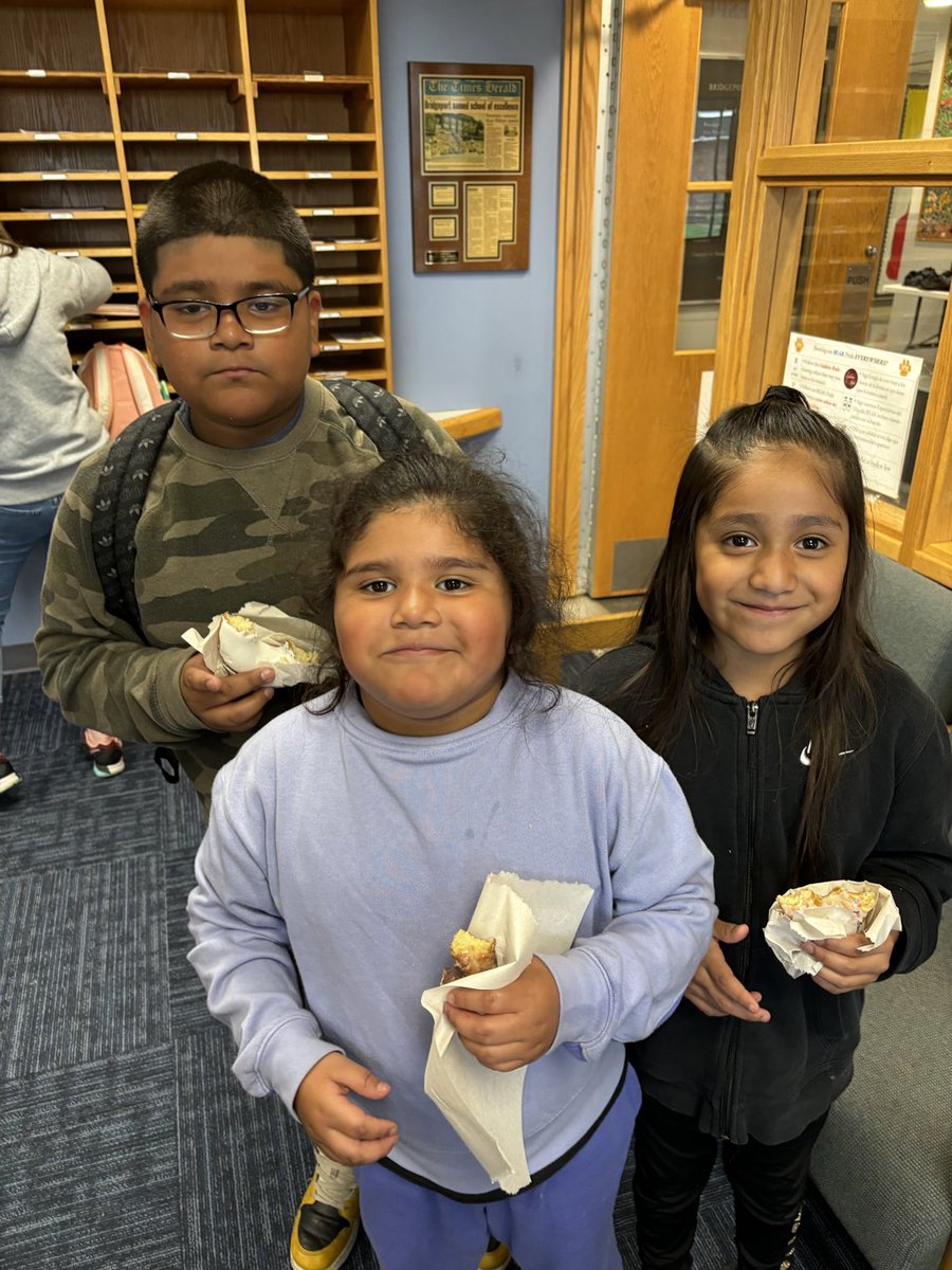 What a Friday! These 3 siblings, in 3 different grades helped their 3 classes capture the Traveling Trophy this week! Congratulations KM, 2A, and 4J! #BridgeportPROUD! ⁦@RobertSun24⁩ ⁦@FirstInMath⁩ ⁦@24game⁩