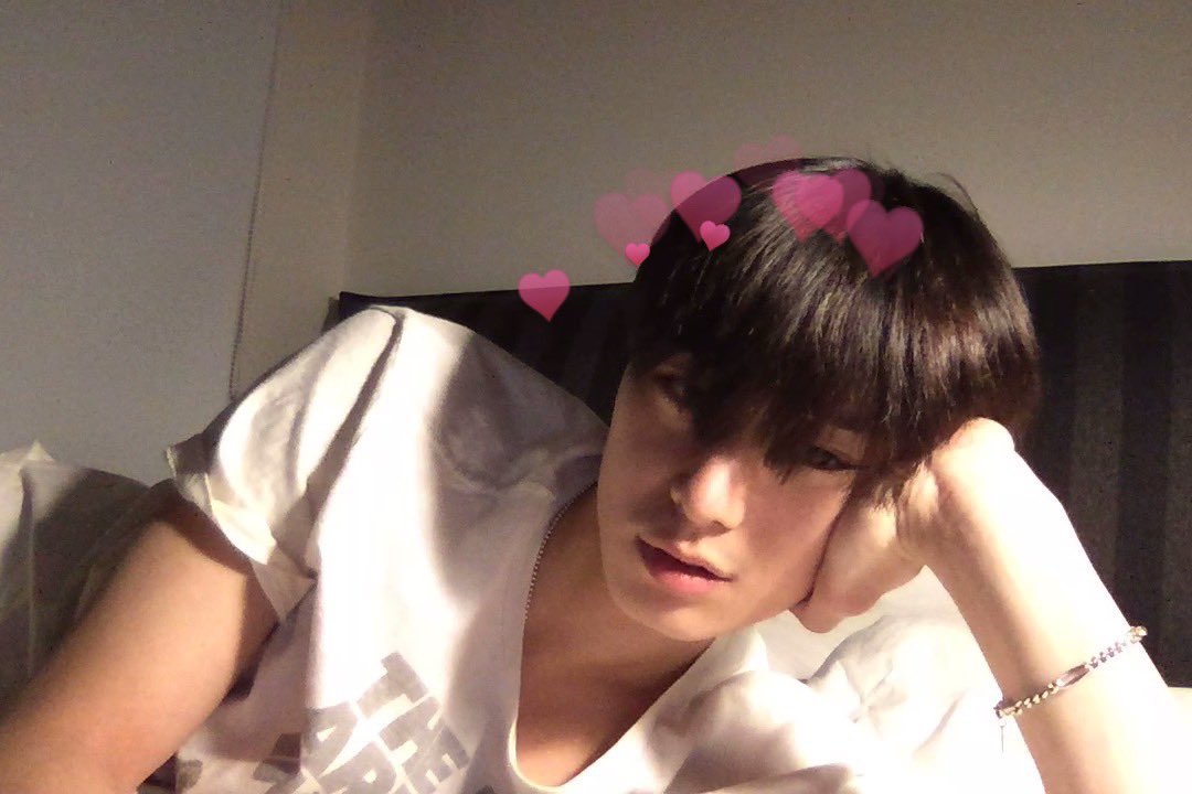 jjyubiuser's tweet photo. boyfriend juyeon with hearts filter https://t.co/Lrfwhimjq8