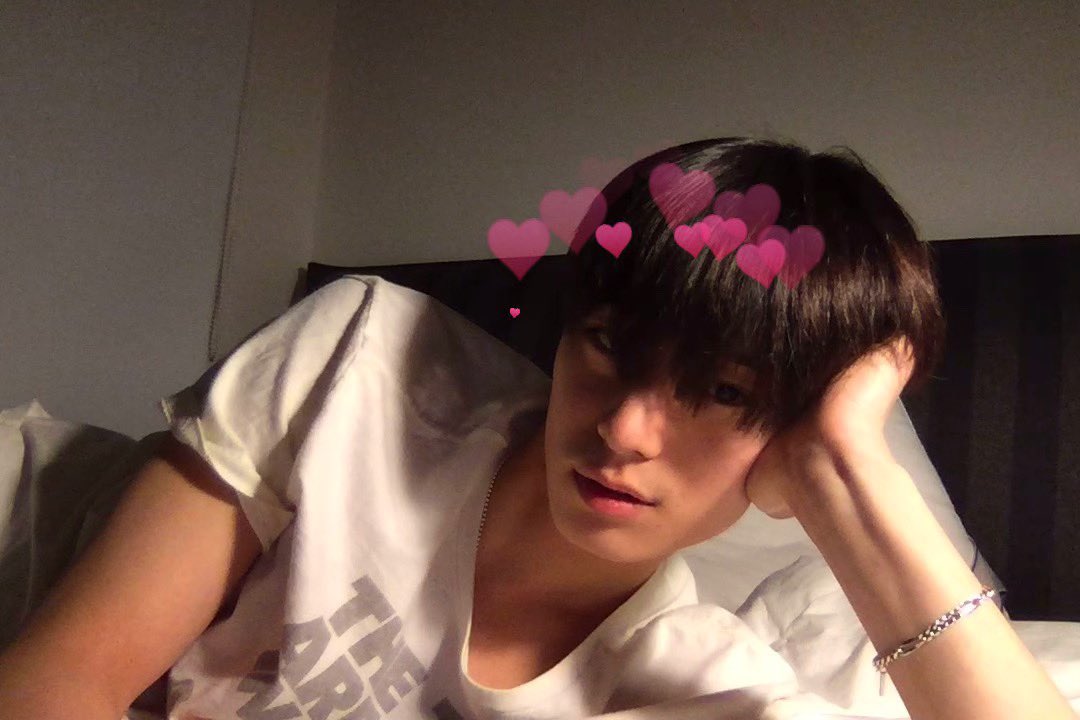 jjyubiuser's tweet photo. boyfriend juyeon with hearts filter https://t.co/Lrfwhimjq8