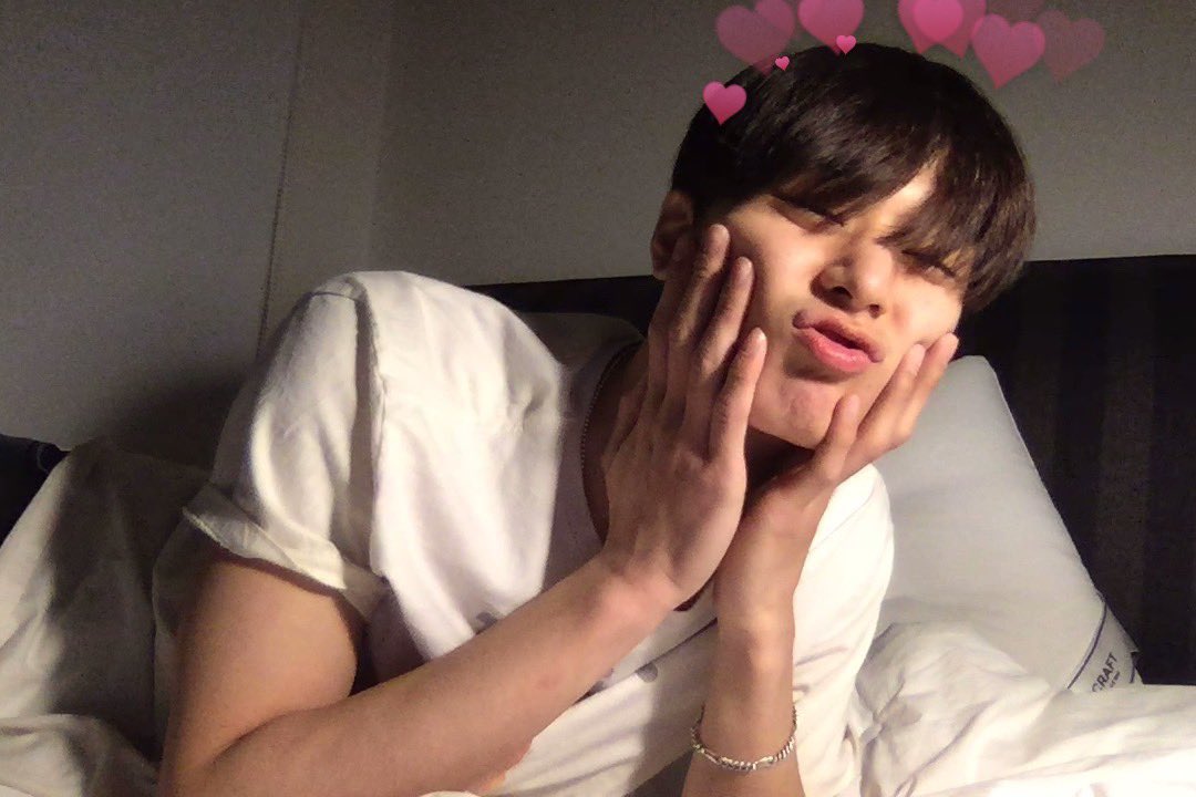 jjyubiuser's tweet photo. boyfriend juyeon with hearts filter https://t.co/Lrfwhimjq8