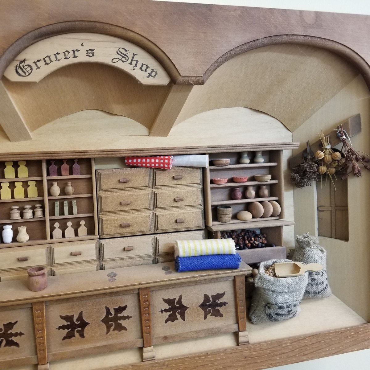 LMM_digital's tweet photo. Thx @mwxannex506 Your photo reminds me of my own little display - a miniature wooden Grocer's Shop,  ~20 by 12 inches. Purchased on north shore of PEI a few years ago. Reminds me of General Store where Matthew buys Anne the  puff-sleeved dress.
Love the bottles/jugs on shelves! https://t.co/guAtLZEmyj